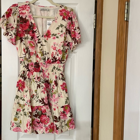 Abercrombie & Fitch Dresses & Skirts - Abercrombie & Fitch, short sleeve floral dress, small petite